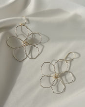 Load image into Gallery viewer, Hibiscus